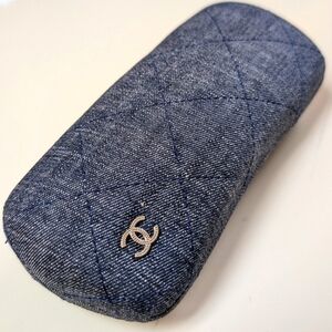🆕⚡⚡CHANEL quilted eyewear case. Never been used, jeans/denim texture